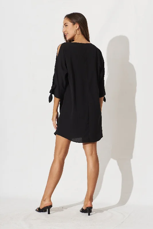 Wilder Shift Dress In Black Crepe