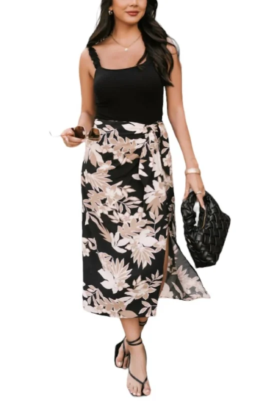 Sunny Breeze Skirt In Black Floral